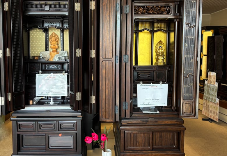 佛壇の前田の店内