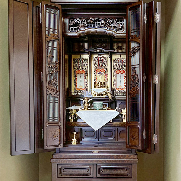 伝統意匠を継ぐ、彫刻扉の仏壇